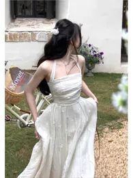 Halter broderad klänning kvinnlig veckad midja temperament sommar elegant fest prom klänning bröllop elegant lång klänning
