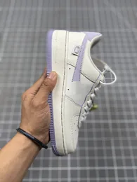 Con Box Lifestyle Casual Airforce Running Shoes 1 Low 07 White Light Purple 2023 Hombres Mujeres Outdoor Designer Sports Sneakers