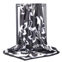 スカーフ卸売90x90cmブラックホワイトシルクスカーフ女性ラージショールストールスクエアバンダン女性ファウルドヘア/ヘッドヒジャーブ