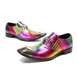 2023 Brittisk stil färgglad spetsig tå prom skor original slip på nattklubb festskor mode läder män kvällskor