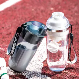 Garrafa de água do exercício de fitness com garrafa com proteína de milk -shake de reposição em escala sacode o pó e agita xícara