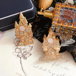 دبابيس تصميم دبوس الدبوس ديكورت بارك بارك ماجيك القلعة يقطر بروش رجعية أنيقة مزاج راقية هدية الزوجين الفاخرة.