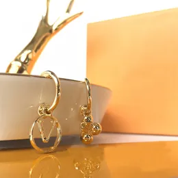 Дизайнерские серьги Женская ювелирные украшения модные ушные ушные шпильки золотые серьги Серьга буквы