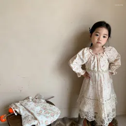 Flickaklänningar Hetiso 2023 Autumn Baby Girls Dress Korean Floral Vintage Spets med Mesh Apron 2 Pieces Passar Barn till 7