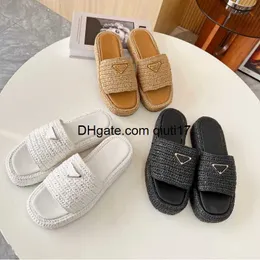 디자이너 삼각형 버클 Raffia Str Espadrilles 여성 두꺼운 바닥 샌들 노새 슬립 슬라이드 레이디 플랫폼 웨지 스퀘어 발가락 플립 플립 풀 Qiuti17