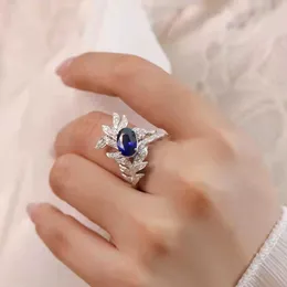 Pierścienie opaski 2022 NOWOŚĆ PROJEKTU KORPOWEGO BLUE COLL COLOR Pierścień Skarbowy 925 Mikro-inkrustowane diamentowe gołębia Sapphire Pierścień otwierający AA230530