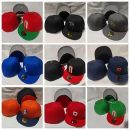 Sıcak unisex eldiven beyzbol takılmış şapkalar klasik siyah renk hip hop Chicago spor tam kapalı tasarım kapakları chapeau 05 dikiş kalp aşk koşu çiçekleri 7-8