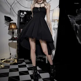 Sukienki zwykłe zaprojektowane modne gotycka kobiety czarna sukienka bez szczekła szczupła pullover solidny kolor koronkowy w górę patchwork goth styl seksowna dama