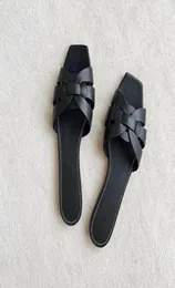 Chinelos de marca de homenagem sandálias de sola plana de couro tecido sandália feminina chinelo deslizante sapatos de dedo quadrado senhora festa ao ar livre dr3301595