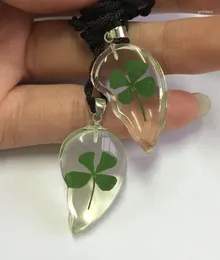 Collane con ciondolo 10 PCS Vintage Real Four-Leaf Clover Couples Heart Collana Buona fortuna