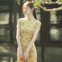 새로운 qipao 여름 세트 작은 의상 새로운 중국어 노란색 중국어 스타일 소녀 복고풍 스타일