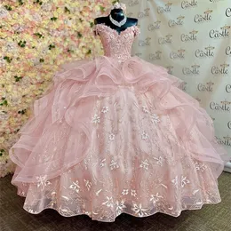 Ljusrosa prinsessan quinceanera klänningar 3d blommor spets applikationer ruffle boll klänning födelsedag klänning tyll snörning söt 16 klänningar vestidos de 15