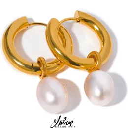 Hoop Huggie Yhpup Luxury Hight Quality Natural Pearl Drop rostfritt stål Hoop örhängen Fashion 18K Gold Color Charm smycken Chic Women Gift 230531