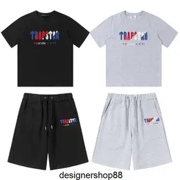 2023FW Hochwertige Designer-Herren-T-Shirts Trapstar Blau Rot Handtuch Stickerei Kurzarm Entspanntes T-Shirt Sportshorts Capris