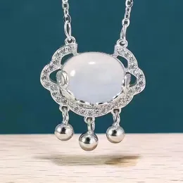 Beliebte weiße Jade Marrow Auspicious Cloud Ruyi Long Life Lock Halskette im Ethno-Stil als Valentinstagsgeschenk für Freundin