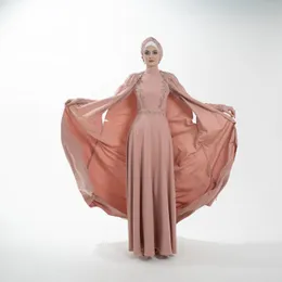 Islamisk 2 -del Abaya aftonklänning med kappa lyxiga rosa pärlor långärmad prom klänning elegant engagemang mantel de mariage 2023 Vestidos de noche dubai chic