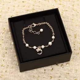 Designer Luxury Classic Bracelet Small Flower Double Letter White Pearl Inlaid Rhinestone O-Chain Charm Brass Bracelet Deliver Sisters Surprise Holiday Gift