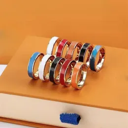 Nya lyxdesigner Letter Rings for Women Multicolor Emalj Ring Fashion Lady Gift Rostfritt stål smycken2439