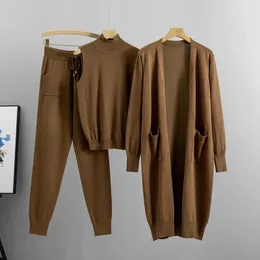 Kvinnors tvåbitar byxor Fashion Women Sweater 3 Piece Set Tracksuit Autumn Long Cardigan Coat Half Turtleneck Vest Pants Sticked Suits Outfits 231130