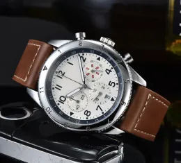 17A Yeni Erkekler İzle Quartz Dayanıklılık Pro Chronograph 44mm Deri İzle Band 1884 Erkekler İzler Sabit Cam Kol saatleri