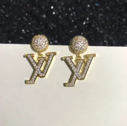 Glänzende, glamouröse Markendiamanten-Ohrstecker für Damen, Top-Ohrstecker aus 18 Karat Gold mit Buchstaben, baumelnder Ohrring, luxuriöser Designer-Schmuck, Ohrringe, wunderschöner Braut- und Hochzeitsschmuck, mit Geschenkbox