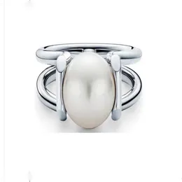 anello con pietre grandi Gioielli fatti a mano con perle Collana in oro con ciondolo con croce di diamanti Bracciale con diamanti a fiori Designer Coppia di donne fashi181R