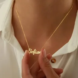 Naszyjniki wiszące Niestandardowe Naszyjnik dla kobiet spersonalizowany litera kursywna biżuteria ze stali nierdzewnej Mężczyznę łańcuch Choker kołnierz personalizato 231130