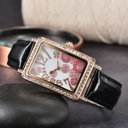 Orologio di lusso da donna classico AAA Flash Diamond Rose Design Orologio con movimento al quarzo Cinturino in pelle Orologio con quadrante da 30 mm