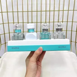 A caixa de presente de perfume com frasco de vidro de perfume masculino e feminino mais vendida de alta qualidade, equipada com spray desodorante natural durável, pode ser entregue rapidamente