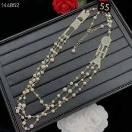 Białe koraliki Naszyjniki wisiorki biżuteria jesień i zimowy łuk strzałka litera perła długa łańcuch mody w stylu wszechstronne dostawa z pudełkiem z pudełkiem