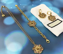 Luxury Designer Jewelry Fashion Womens Bracelet Earrings Necklace 18K Gold Plated Crystal Flower Pendant Link Chain Choker Bangle 6917092