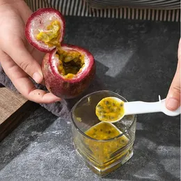 فاكهة الفاكهة المحمولة شغف الفاكهة الأفوكادو كيوي أدوات المطبخ المفتوحة أدوات المطبخ مع ملعقة