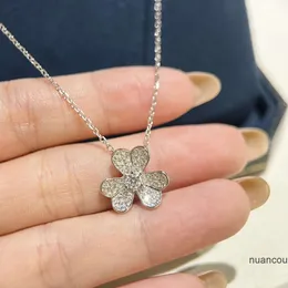 Van Clef Branslet Clover Clover Luksusem Wisior Naszyjnik Copper Van Clee Designer marki Frivole Designer Full Crystal Three Leaf Clover Charm Short Choker dla Women W