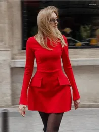 Casual Kleider Chic Red Frauen Taschen Mini Kleid Elegante Rollkragen Langarm Slim Pendeln 2023 Dame Solide Bodycon A-line Robe