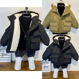 Daunenmantel 38 Jahre alt Winter Warm halten Jungenjacke Gepolstertes Futter mit Samtkapuze Schwerer Mantel für Kinder Kinder Geburtstagsgeschenk 231201