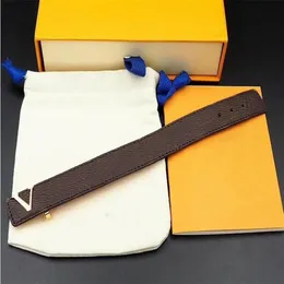 Модный классический коричневый браслет из искусственной кожи с металлическим логотипом в подарочной розничной упаковке SL08 item2560