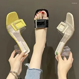 Tofflor chic crystal spänne klara kvinnor Sandalias Pantuflas sommarskor kvinna flip flops transparent tjocka höga klackar objektglas