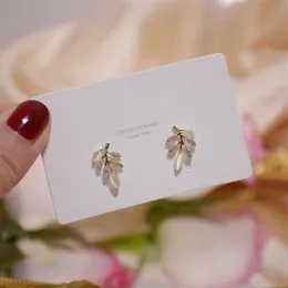 Ins Luxury 14K Real Gold Opal Leaves女性のための絶妙なスタッドイヤリングキュービックジルコンZC素敵な誕生日リング230Z