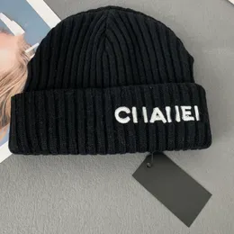 24 Style Moda Tasarımcı Beanie Hats Lüks Şapkalar Erkekler için Kadın Mektuplar Cats Unisex Çok yönlü gündelik açık hava ağzına gelen şapkalar sıcak kaşmir şapkalar takılmış şapkalar