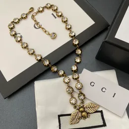 Design vintage colar de diamante moda feminina jóias clássico designer amor colar com caixa presente de luxo de natal abelha pingente colar pulseira conjunto