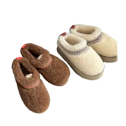 Baotou half-slipper skid resistant and wear-resistant outer slipper