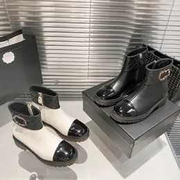 2024 Yeni Kadın Kar Botları Tasarımcı Giden Kama Mens Lambsini Top Siyah Kış Platform Ayakkabı Kısa Boot Yağmur Kız Dışarıda Luxurys Topuk Patent Ayak Bileği Gündelik Ayakkabı Kutusu