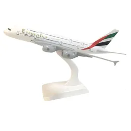 Modelo de aeronave JASON TUTU 20 cm Emirados Árabes Unidos Boeing 777 Modelo de avião Modelo de avião Diecast Metal Aviões em escala 1300 Drop shippi 231201