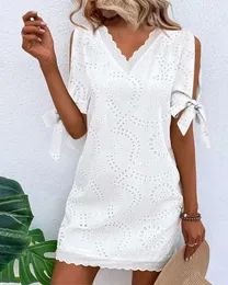 Vestidos femininos de verão, moda dividida, ilhó, bordado, casual, decote em v, manga curta lisa, diário, mini vestido reto, branco
