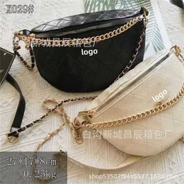 Designer Bag 2024 Ny lansering Tidig Internet Kändisskedja Nischstruktur Crossbody Chest Simple and Versatile Casual Fragrance Lingge Stray