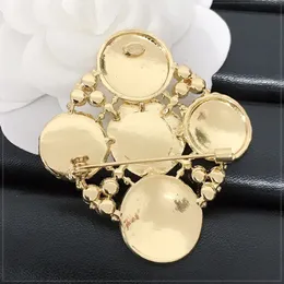 Designer Gold-plated Pin Brooches Fashion Jewelry Girl Pearl Diamond Brooch Premium Gift Couple Wedding Party Accessories Gifts