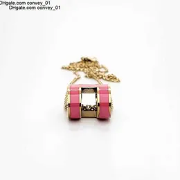 Classic Luxury Designer Pendant Necklaces Women 18K Gold Letter Necklace Luxury Designer necklace for women