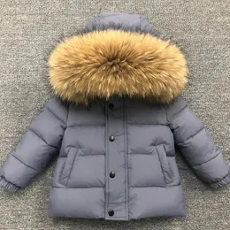 Płaszcz w dół zima super ciepłe dziewczęta kurtka dla chłopców gęsta wysokiej jakości płaszcz z piór w dół dla chłopców duże prawdziwe futra z kapturem zimna zimowa odzież wierzchnia 231202