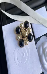 Fashion metal Pearls and rhinestones Designer Brooch Letter C Brooches With paper card3525438