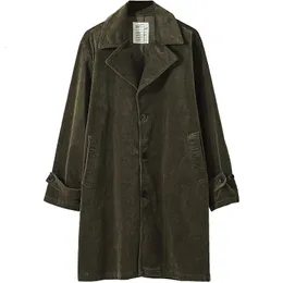 Giacche da uomo Trench Cappotto di velluto a coste verde Vestibilità ampia Giacca da uomo casual da lavoro di media lunghezza Abbigliamento autunno inverno 231202